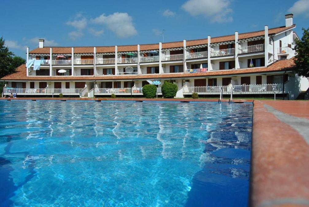 Residence Selenis Bilocale Vista Piscina - Agenzia Cocal Каорле Екстериор снимка